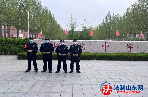 潍坊公安：临朐特巡警大队站好“护学岗” 撑起“安全伞”